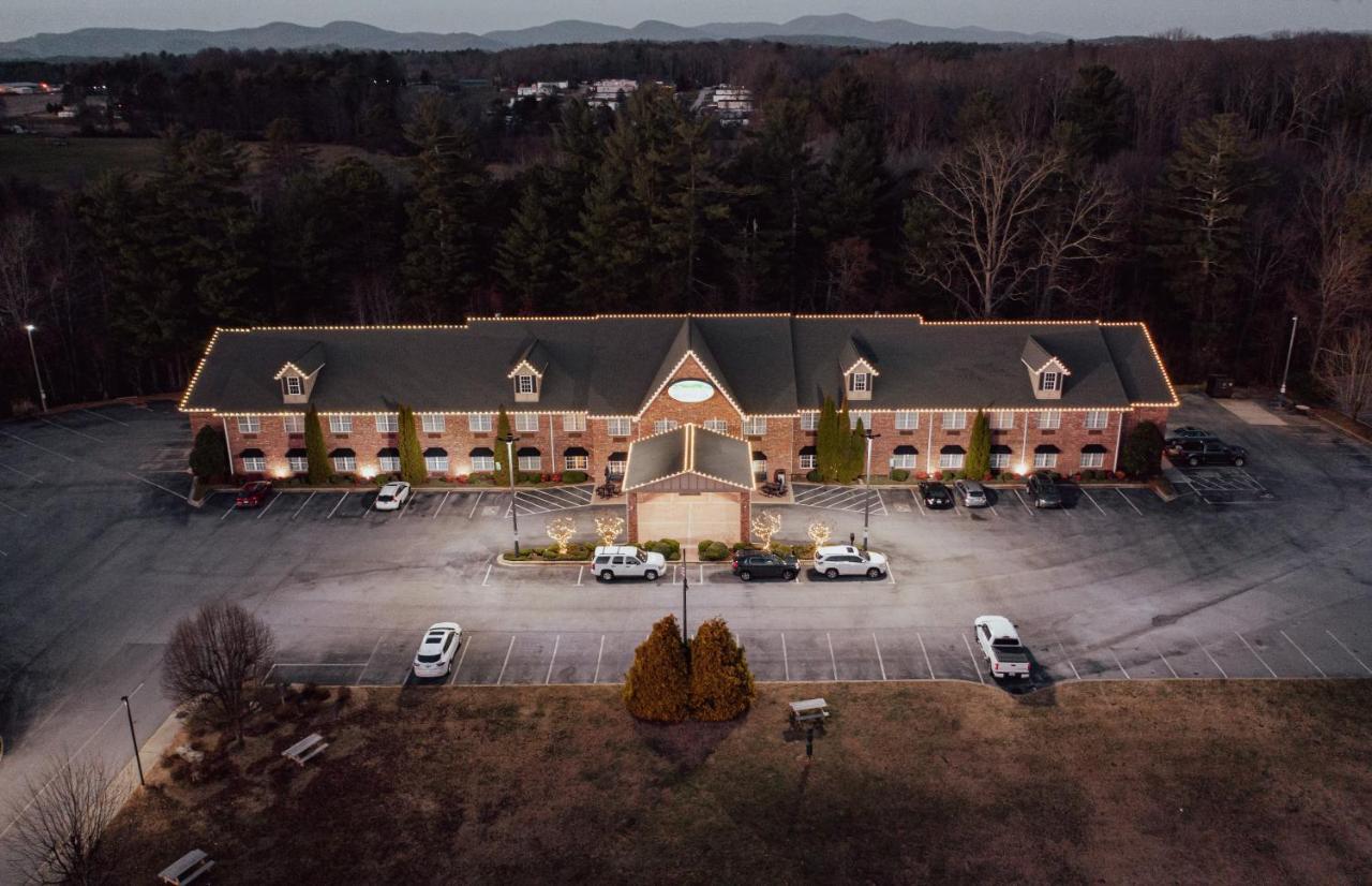 Mountain Inn & Suites Flat Rock Eksteriør bilde