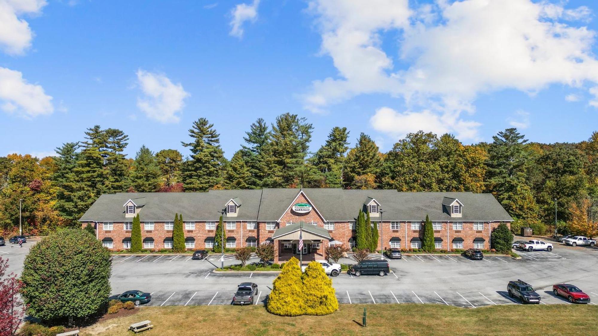 Mountain Inn & Suites Flat Rock Eksteriør bilde