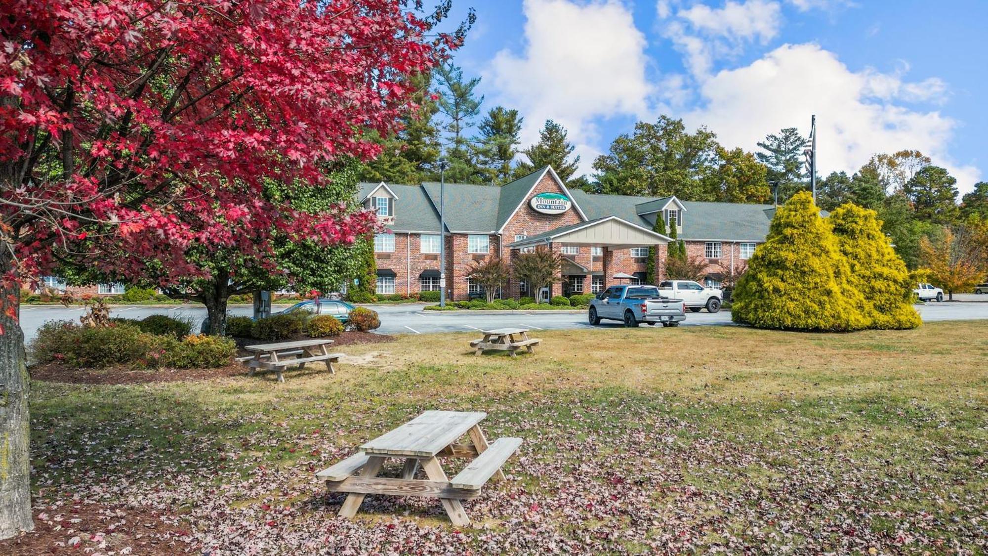 Mountain Inn & Suites Flat Rock Eksteriør bilde